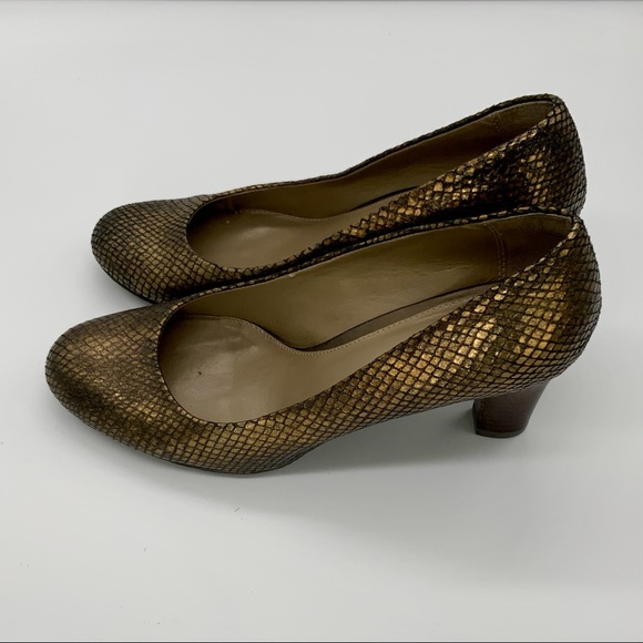 Liz Claiborne Bronze Snakeskin Pump - Picture 3 of 5